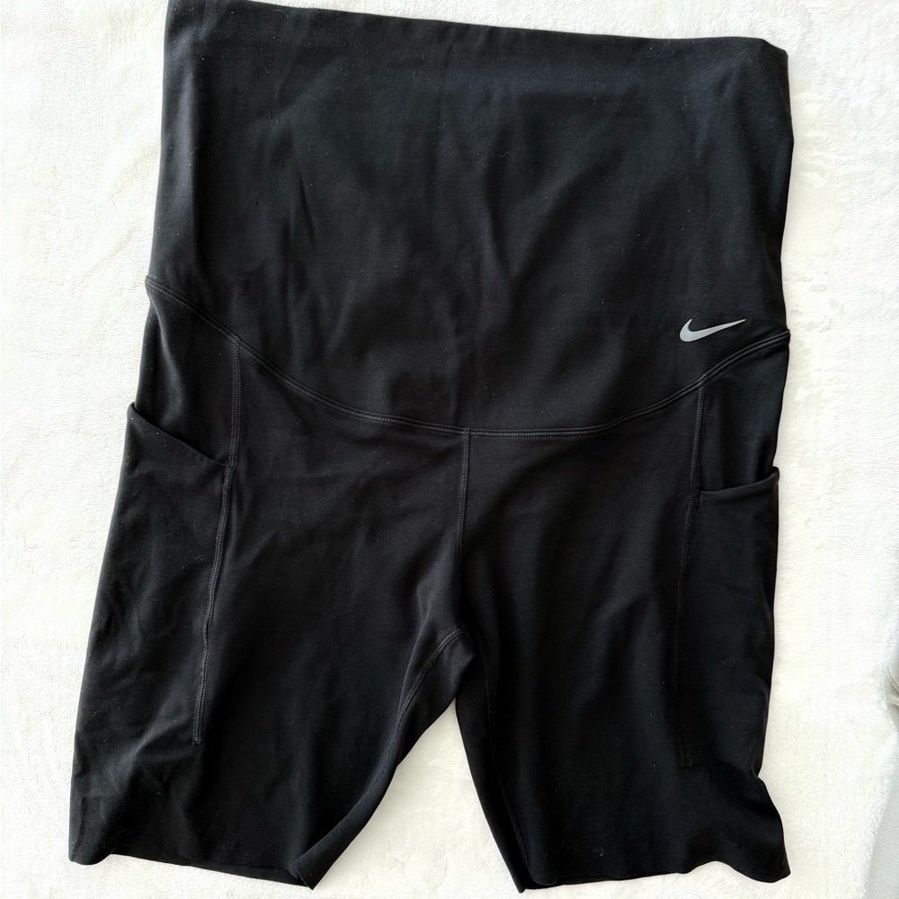 Nike Zenvy Dri-FIT Maternity Shorts in Black